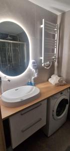 Ένα μπάνιο στο Apartament Aurinko Babie Doły Gdynia