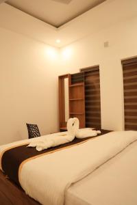 Ένα ή περισσότερα κρεβάτια σε δωμάτιο στο Thazhvaram Homestay