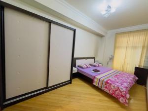 Gallery image of Toon Apartments Modern 2BR with Balcony near Republic Square in Yerevan +5 photos