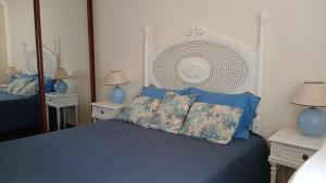 a bedroom with a blue bed and two blue lamps at Moradia da Bananeira in Lagoa de Albufeira