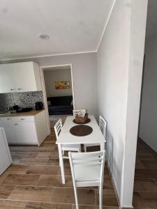 Η κουζίνα ή μικρή κουζίνα στο Veiotorome Casa Roma ad Isola Farnese