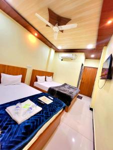 TV a/nebo společenská místnost v ubytování HOTEL RATNA PALACe