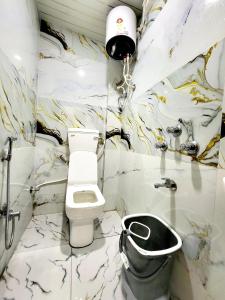 Koupelna v ubytování HOTEL RATNA PALACe