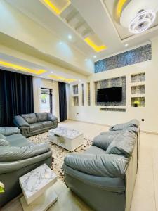 Et opholdsområde på Super quiet Heaven Hideout Loft + 19 billeder