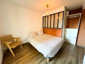 Postel nebo postele na pokoji v ubytování Le Cocon Saint Florent