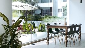 Zahrada ubytování Modern 1 Bedroom Apartment at The Gallery, East Legon, Pool & Gym