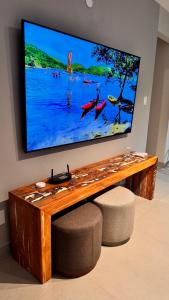 TV a/nebo společenská místnost v ubytování Apartamento Novo e Confortável em Cabo Frio