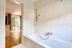 Ένα μπάνιο στο Silent Apartments near Vienna +43 φωτογραφίες