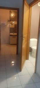 una puerta abierta a un baño con aseo en A private room in a flat shared familly home, en Mulhouse