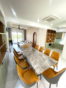 Posezení v ubytování Bali Villa- BBQ Hồ bơi Karaoke - Novaworld Phan Thiết