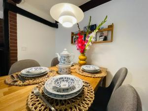 a dining room table with blue and white dishes on it at Dat Reethus Helfsholm in Klamp