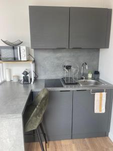 Kuchyň nebo kuchyňský kout v ubytování Gîte les Hirondelles