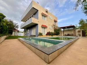 Bazén v ubytování Swiss Villa by Evearea nebo v jeho okolí