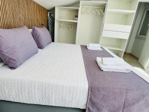 Katil atau katil-katil dalam bilik di Apartamentos Principado de Aracena