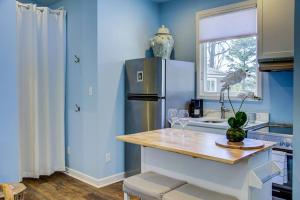 a kitchen with blue walls and a refrigerator at Yoga Castia Complimentary Canoeing in Hot Springs