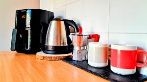a group of coffee cups sitting on a counter at a 200m dai mercatini TERRAZZO PANORAMICO LOFT in Centro Storico-Stazione in Trento