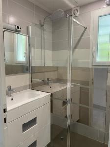 Ένα μπάνιο στο Appartement à 200m de la plage