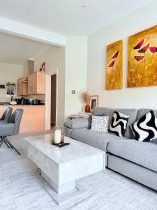 a living room with a couch and a table at Lethbridge Villa 49 3-bedroom Apartment with Garden, Fibre WiFi, free parking, sleeps 6 in Southport