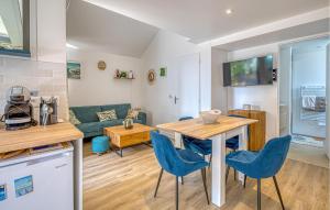 Η κουζίνα ή μικρή κουζίνα στο Stunning Home In Meschers-Sur-Gironde With Wifi