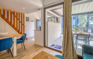 Χώρος καθιστικού στο Stunning Home In Meschers-Sur-Gironde With Wifi