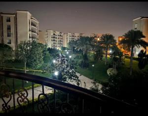 Zahrada ubytování Luxury Two bedroom Apartment at Rehab City in front of avenue mall + 39 fotografií