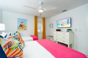 Ένα ή περισσότερα κρεβάτια σε δωμάτιο στο Beachside Retreat with Pool, Hot Tub, Fire Pit +52 φωτογραφίες
