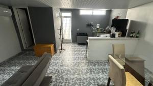 Η κουζίνα ή μικρή κουζίνα στο Quarto das Carambolas 2 +4 φωτογραφίες