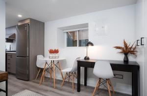 a kitchen with a dining table and white chairs at Luxury Studio Condo in Downtown Toronto Elm Street in Toronto