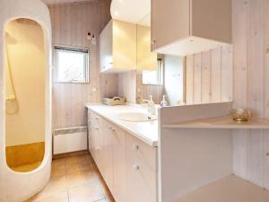 Ένα μπάνιο στο 8 person holiday home in Gilleleje-By Traum +50 φωτογραφίες