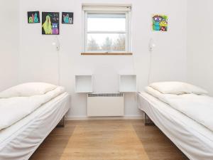 Postel nebo postele na pokoji v ubytování 8 person holiday home in Brovst-By Traum