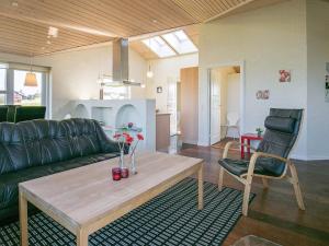 Χώρος καθιστικού στο 8 person holiday home in Hjørring-By Traum