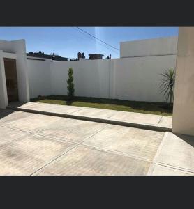 a white fence and a sidewalk in front of a house at House near IMSS Trinidad Santa Cruz Tlaxcala in Santa María Atlihuetzián +4 photos