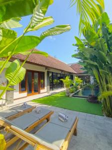 Vườn quanh Villa JES - 4 Bedroom Villa - Legian