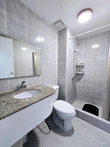 Ένα μπάνιο στο Premium Condo at Albergo, Baguio