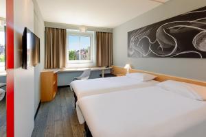 Katil atau katil-katil dalam bilik di ibis Augsburg Koenigsplatz