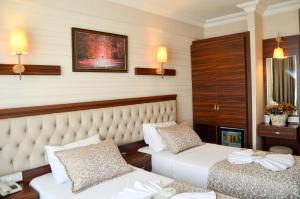 Postel nebo postele na pokoji v ubytování Mekke Hotel Istanbul