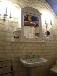 Ένα μπάνιο στο Chateau Des Roises