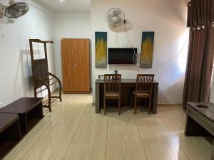 Una televisión o centro de entretenimiento en Ella Always Welcome Resort 20 fotos más