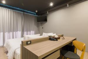Postel nebo postele na pokoji v ubytování Maya Phuket Airport Hotel-Naiyang Beach