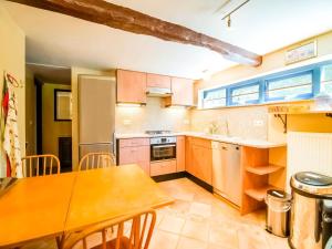 Kuchyň nebo kuchyňský kout v ubytování Cozy Country Stay, Stoumont
