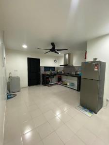 Køkken eller tekøkken på Casa Cinta Homestay Pendang + 2 billeder