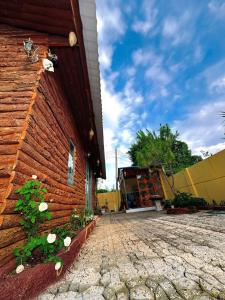 Tây NinhにあるNhà bên núiのレンガ造りの建物 +9枚の写真