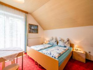 a bedroom with a bed and a window at Apartment in Tröpolach near Nassfeld in Tröpolach