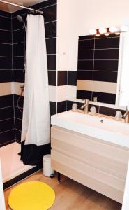 a bathroom with a sink and a mirror at Hotel de la Placette Barcelonnette in Barcelonnette
