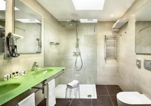 Ένα μπάνιο στο Jazz Hotel