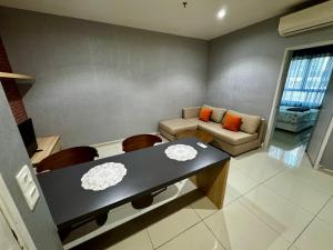 Χώρος καθιστικού στο Liberty Tower, Master and Living, ICity Studio Unit +7 φωτογραφίες