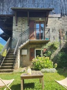 Κήπος έξω από το New - 50 m2 cocoon between lakes and mountains