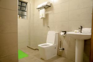 Koupelna v ubytování Emboita Hotel Limited + 31 fotografií