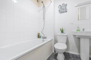 Koupelna v ubytování Spacious 2 Bed Flat Croydon Parking