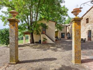 Φωτογραφία από το άλμπουμ του Apartment with pool in Barberino Val d'Elsa σε Barberino di Val dʼElsa
